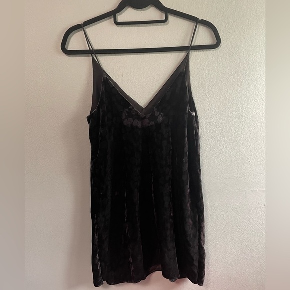 Zara trf velvet animal print v-neck spaghetti straps mini dress. Size X-Small - Picture 2 of 6